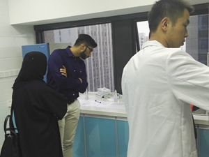 The UAE customers vist our factory in 2016